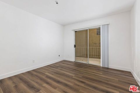 Tiny photo for 10960 ASHTON Avenue #101, Los Angeles, CA 90024 (MLS # 26835863)