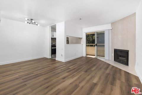 Tiny photo for 10960 ASHTON Avenue #101, Los Angeles, CA 90024 (MLS # 26835863)