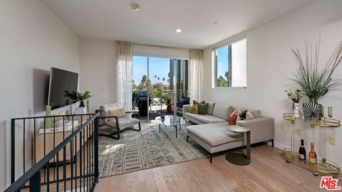 Photo of 751 N Fairfax Avenue #12, Los Angeles, CA 90046 (MLS # 26829201)
