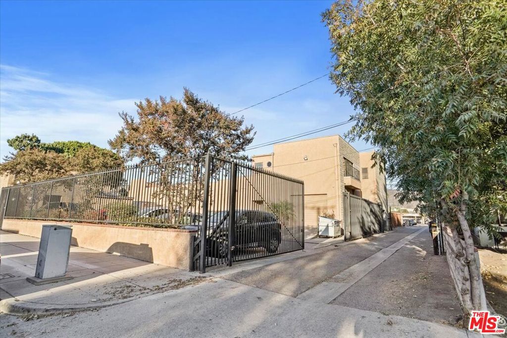 1014 W Magnolia Boulevard