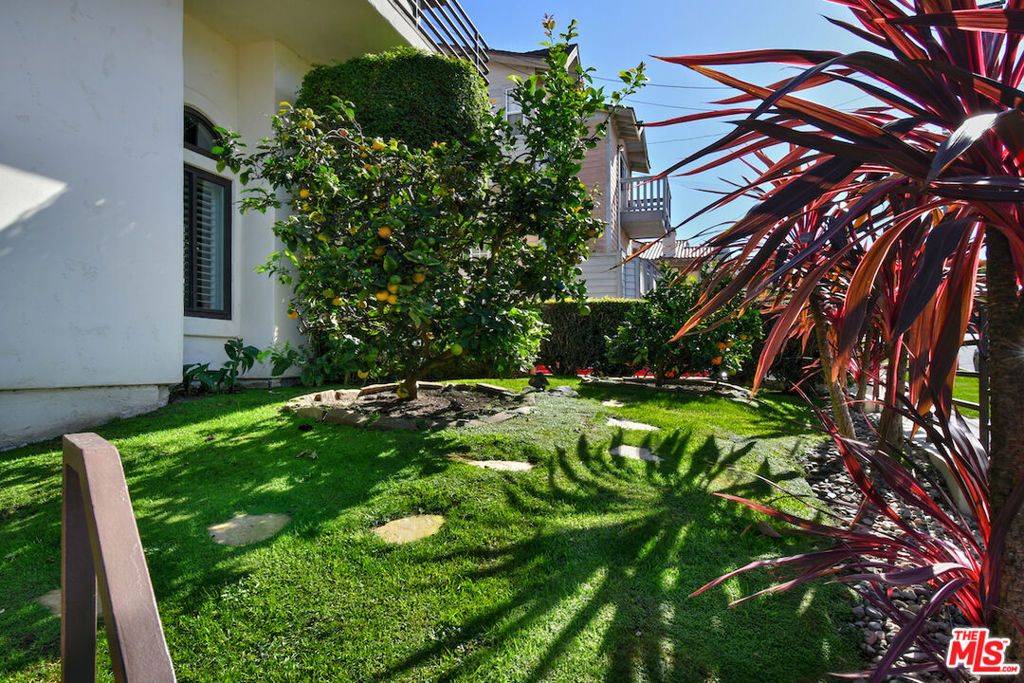 Photo of 200 S Juanita Avenue, Redondo Beach, CA 90277 (MLS # 26654541)