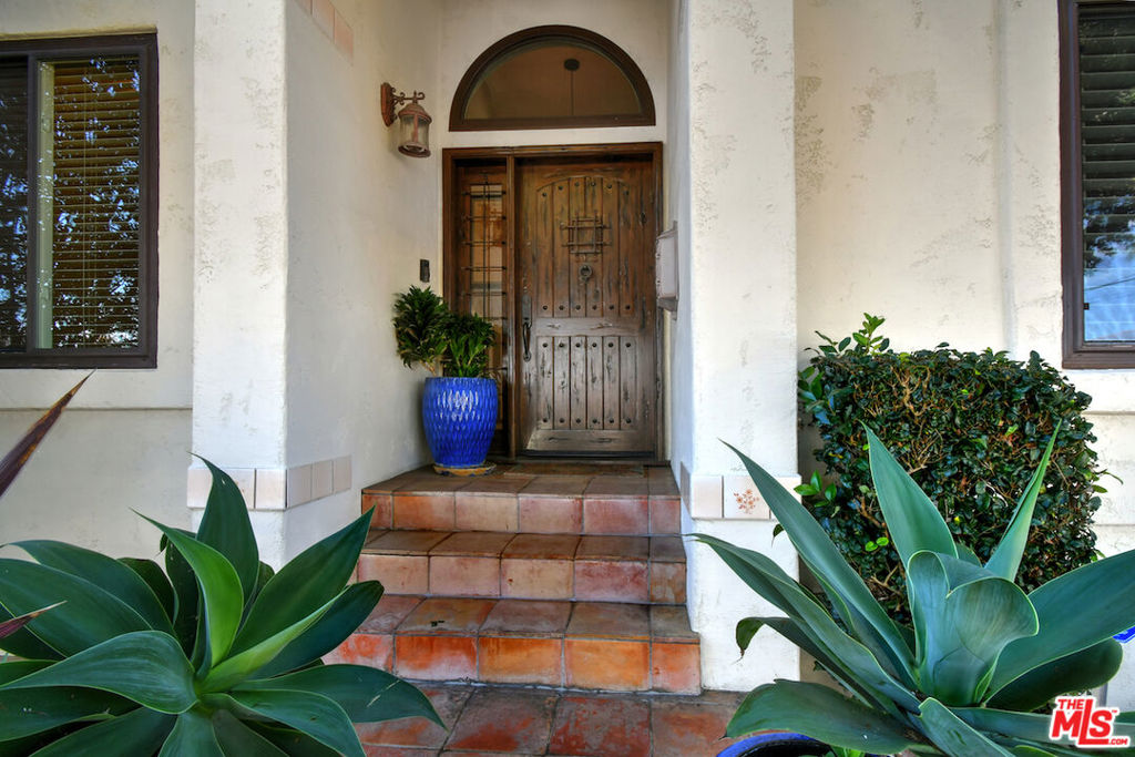 200 S Juanita Avenue