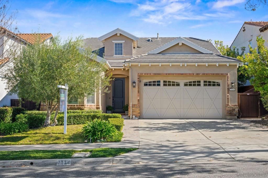 Photo of 7114 Sitio Destino, Carlsbad, CA 92009 (MLS # 2601194SD)