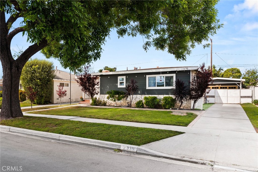 2335 Carfax