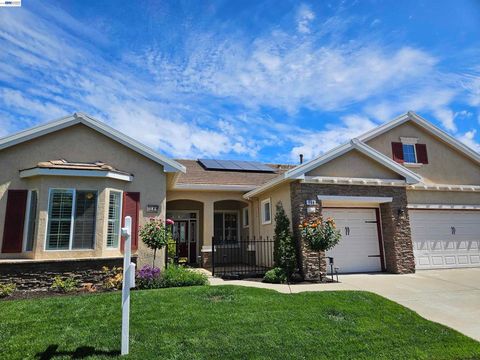 Photo of 709 Richardson Dr, Brentwood, CA 94513 (MLS # 41122798)