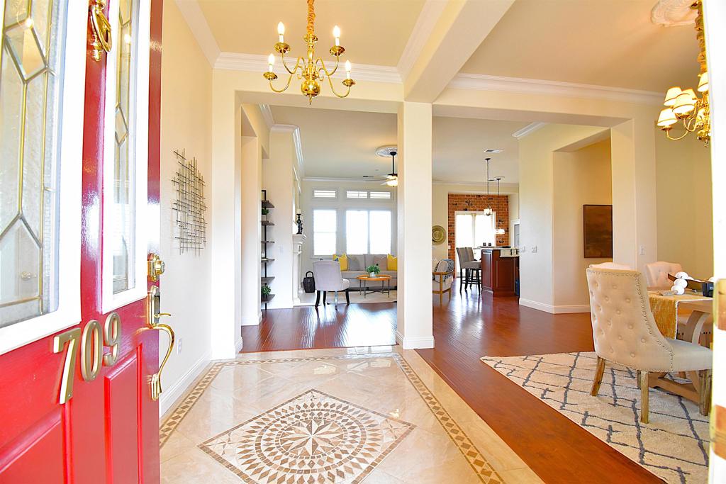 709 709 Richardson Dr