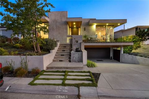 Photo of 208 Paseo De Granada, Redondo Beach, CA 90277 (MLS # PV26113384)