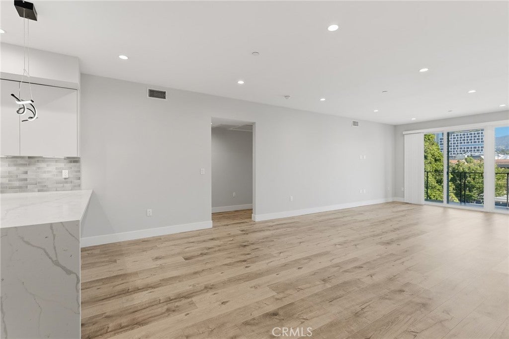 5820 La Mirada Avenue 302