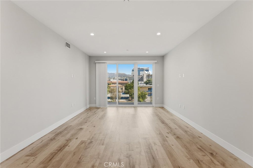 5820 La Mirada Avenue 302