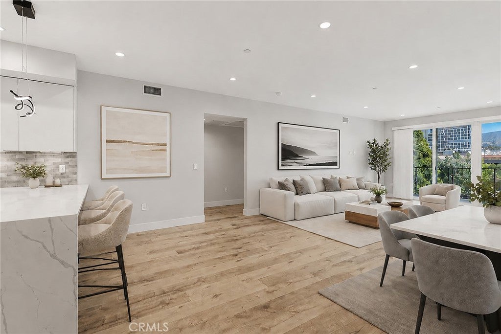 5820 La Mirada Avenue 302