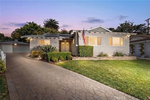 Photo of 13913 Sunset Dr Dr, Whittier, CA 90602 (MLS # PW26050837)