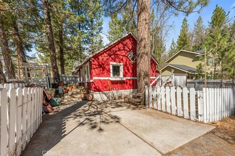 Photo of 42596 Willow Ave, Big Bear Lake, CA 92315 (MLS # IG26078654)
