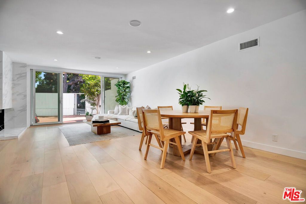 Photo of 255 S Barrington Avenue #D6, Los Angeles, CA 90049 (MLS # 25592285)