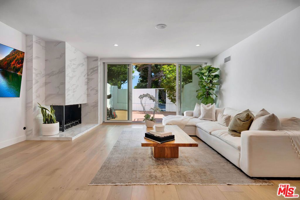 Photo of 255 S Barrington Avenue #D6, Los Angeles, CA 90049 (MLS # 25592285)
