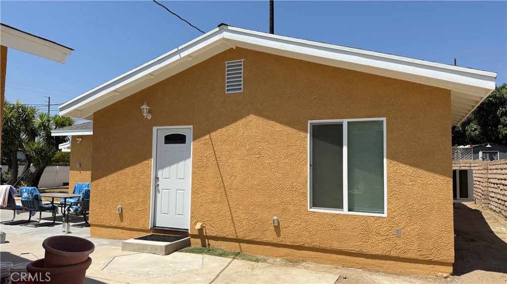 Brand new construction, This beautiful modern ADU home, offers 2 bedrooms 1 Bathroom is fully detached with private entrance, it offers new appliances, washer and dryer inside, Granite countertops, laminate waterproof flooring, tiled bathroom. Utilities included.