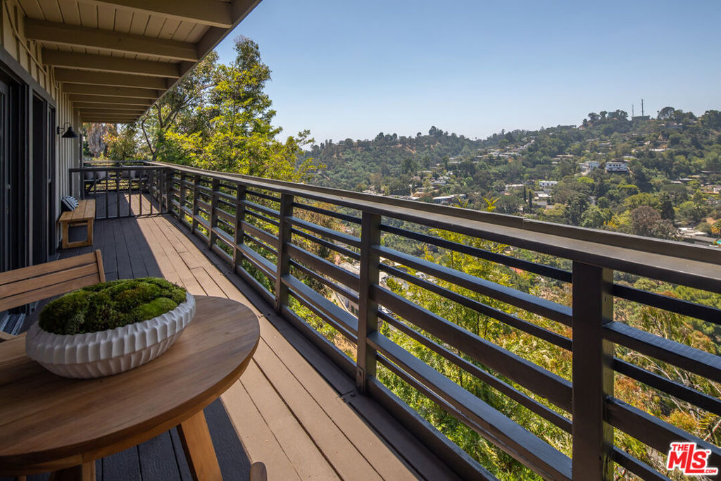 8595 Skyline Drive