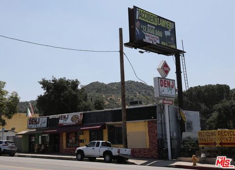 Photo of 7518 Foothill Boulevard, Tujunga, CA 91042 (MLS # 26687119)