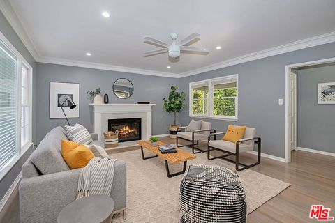Photo of 852 11th St St, Santa Monica, CA 90403 (MLS # 26663743)