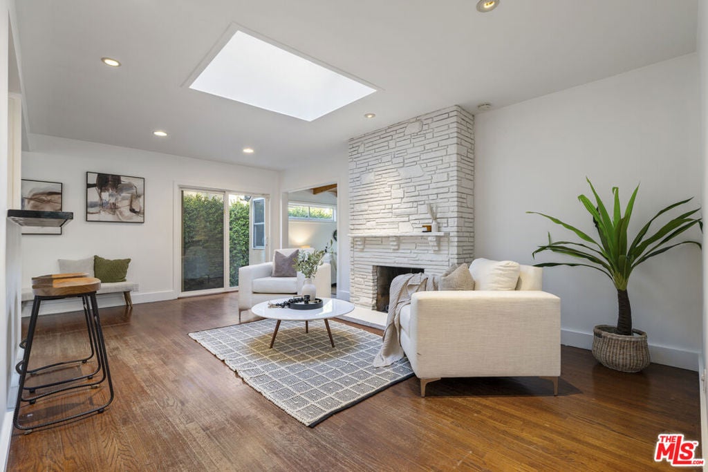 Photo of 5410 Columbus Avenue, Van Nuys, CA 91411 (MLS # 26102417)