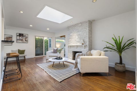 Photo of 5410 Columbus Avenue, Van Nuys, CA 91411 (MLS # 26102417)