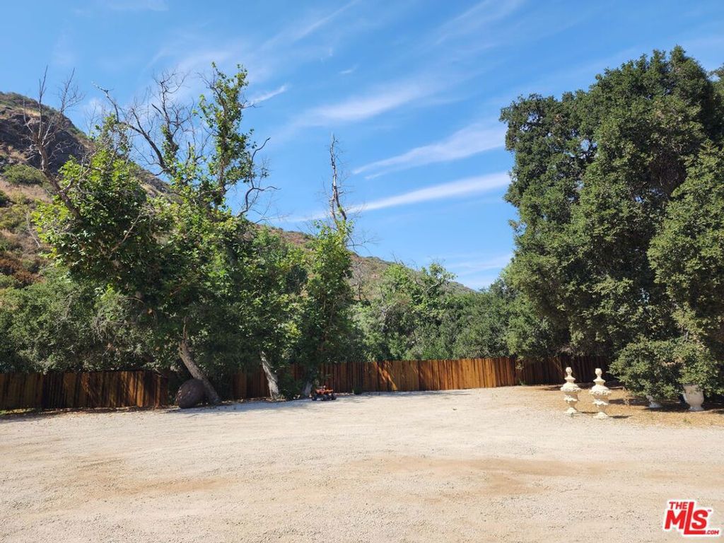 listing image 130725086471559172993