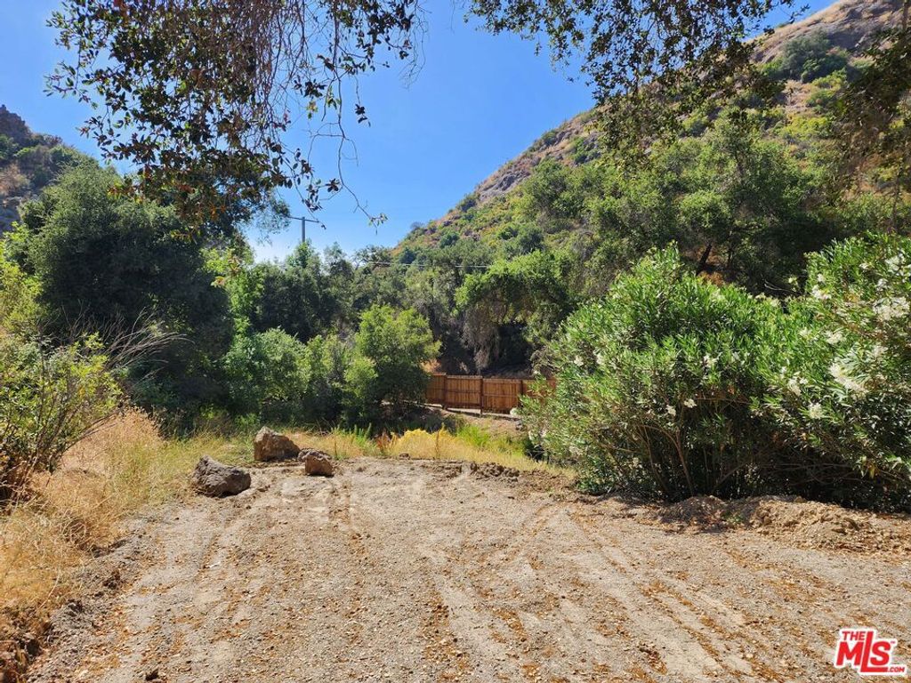 listing image 130722438541345574644