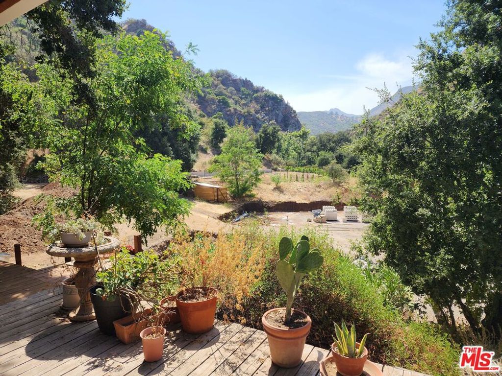 listing image 130723418866729233037