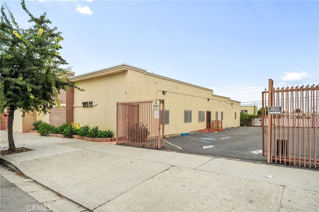 10511 S Western