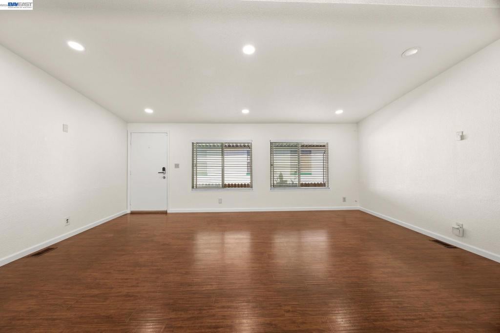 812 W Clover Rd