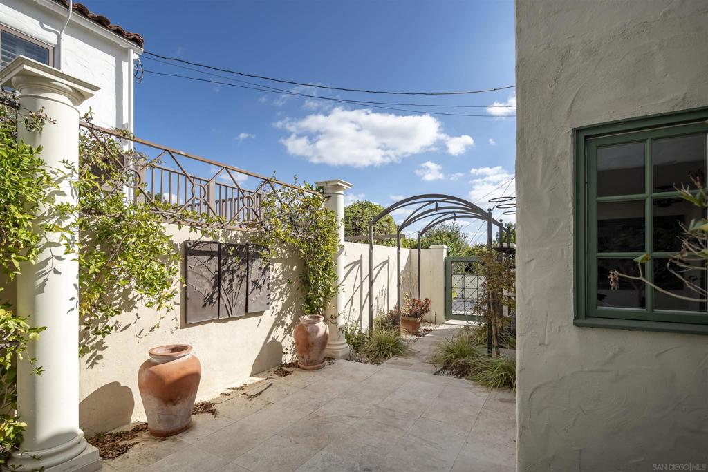 Rancho Santa Fe - Residential Lease