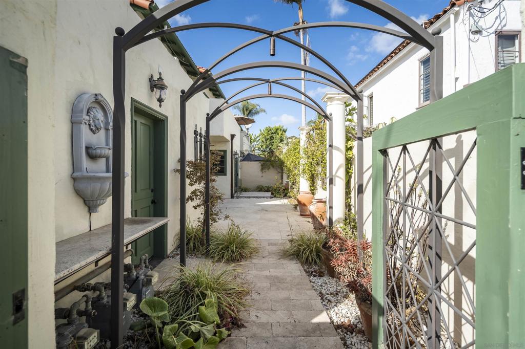 Rancho Santa Fe - Residential Lease