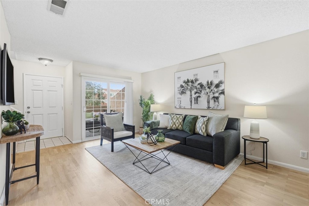 3101 Plaza Del Amo 8