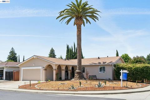 Photo of 2800 Seville Cir CIR, Antioch, CA 94509 (MLS # 41134971)