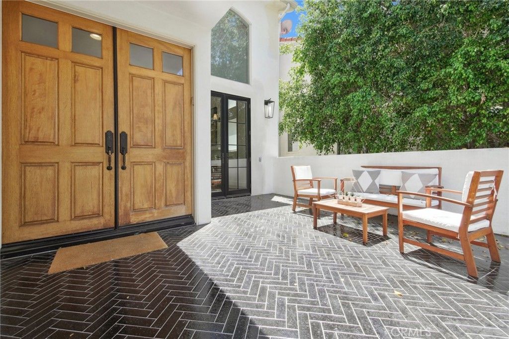 Photo of 4322 Alcove Avenue, Studio City, CA 91604 (MLS # SR25239689)