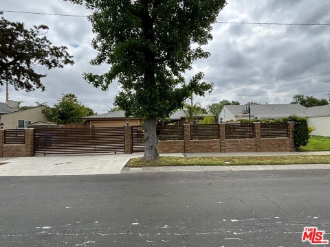Photo of 6550 Van Noord Avenue, North Hollywood, CA 91606 (MLS # 26872299)