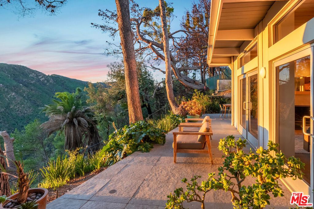 Photo of 16798 Charmel Lane, Pacific Palisades, CA 90272 (MLS # 26637265)