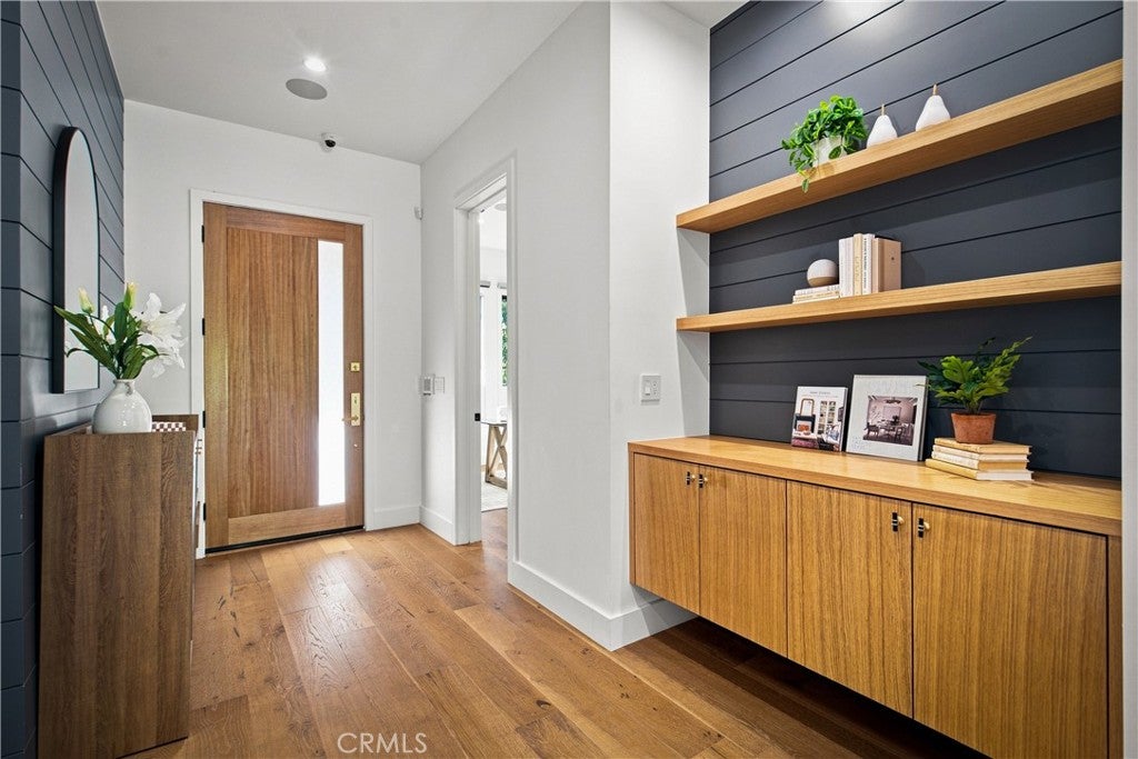 Photo of 4458 Katherine Avenue, Sherman Oaks, CA 91423 (MLS # SR26164588)