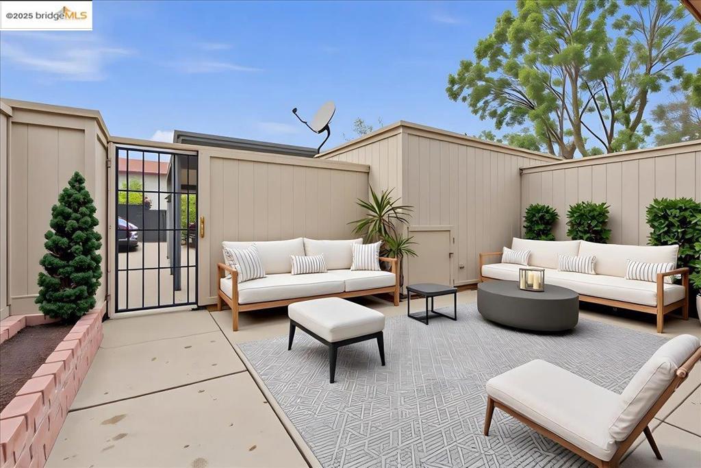 GENTRY COURTS - Residential