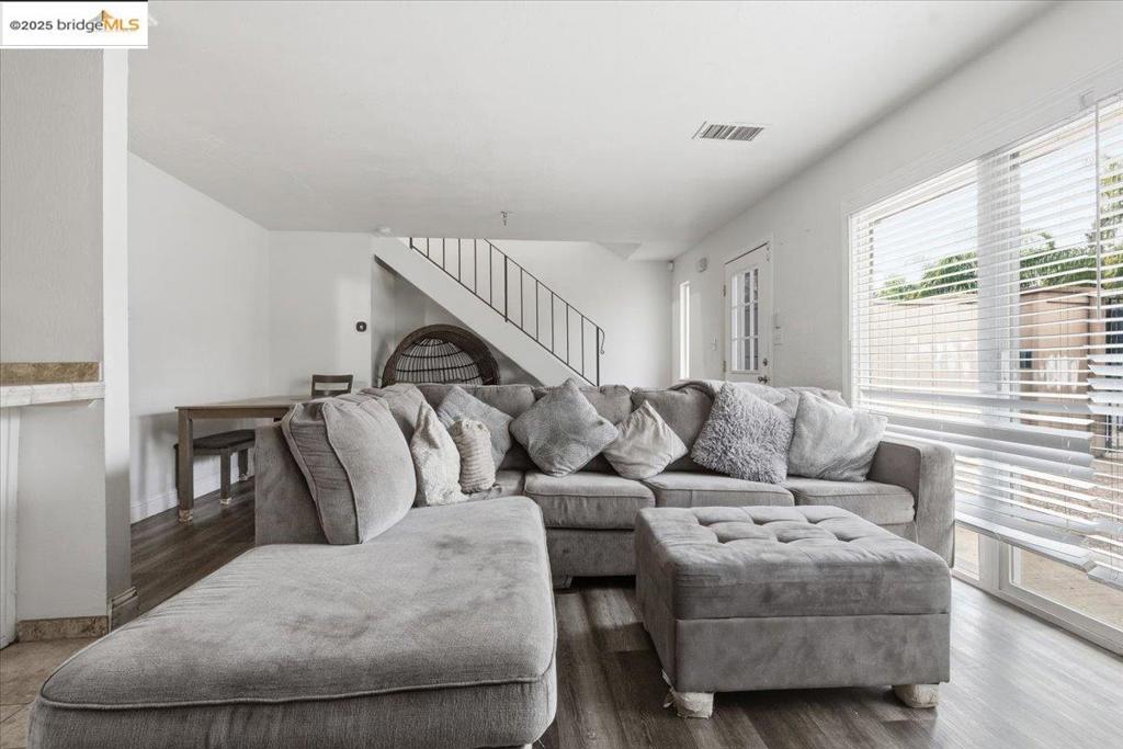 GENTRY COURTS - Residential