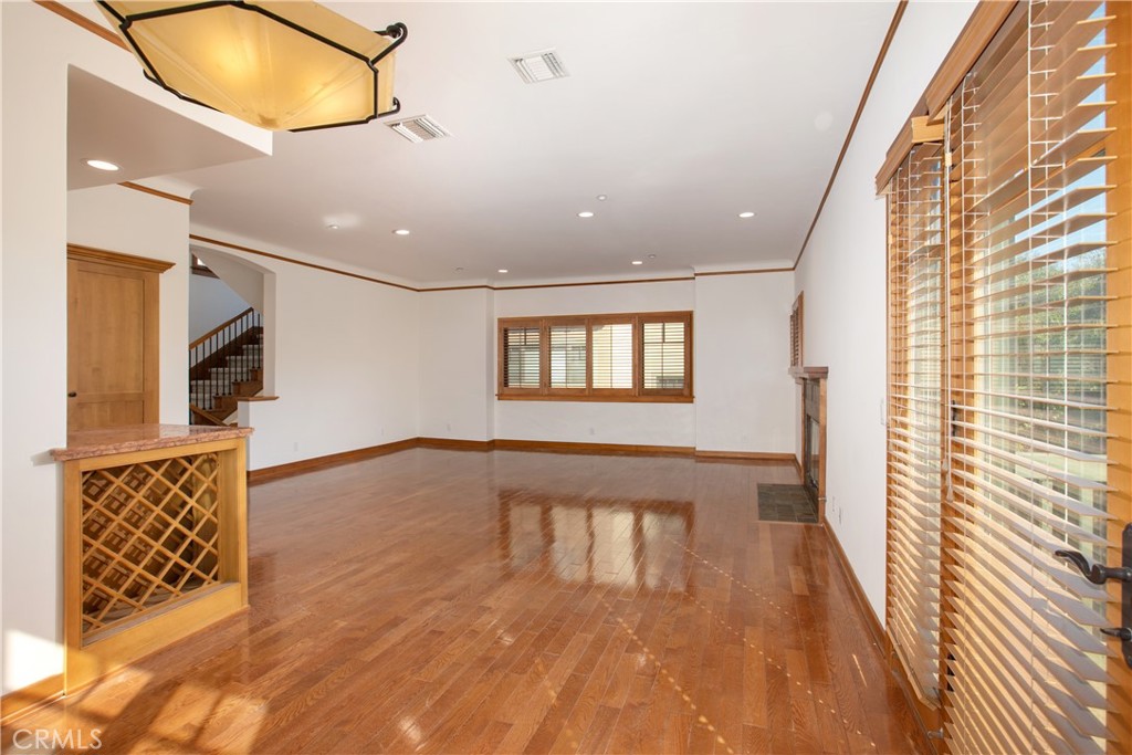 110 Esperanza Avenue