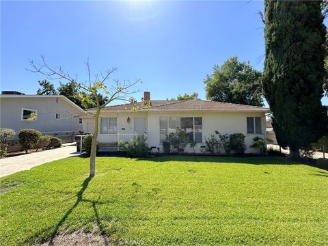 Photo of 326 Norwood Street, Redlands, CA 92373 (MLS # IG25203154) Photo of 326 Norwood Street, Redlands, CA 92373 (MLS # IG25203154)