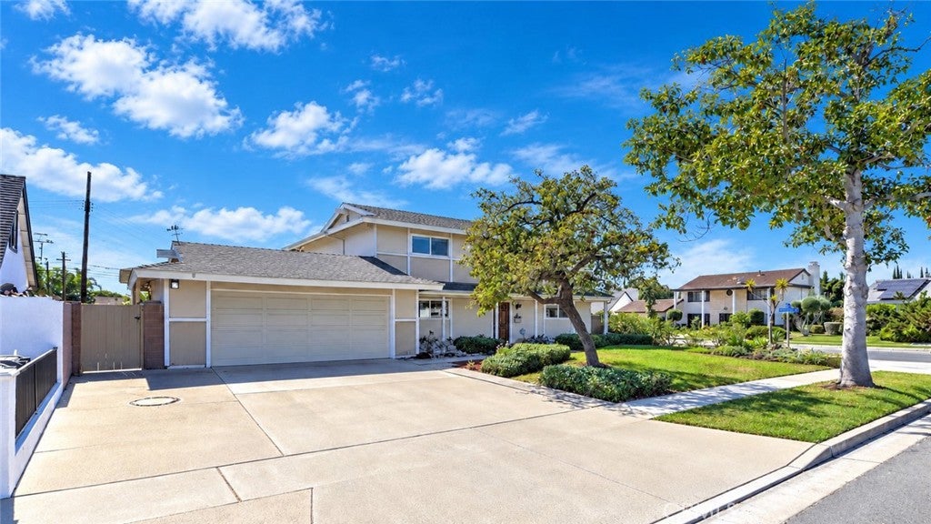 1524 W Flippen Court