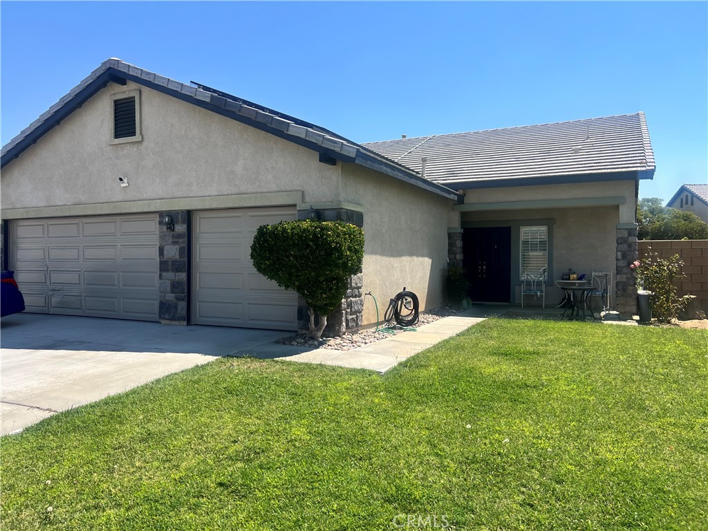 Discover this beautifully updated 4-bedroom, 2-bathroom home in the heart of Victorville, offering a perfect blend of comfort, convenience, and potential. With 2,025 sq ft of living space, this home sits on a fully fenced lot, providing both privacy and flexibility to suit a variety of lifestyles.
Step inside to find fresh new paint throughout, giving the interior a clean, modern feel that’s move-in ready. The spacious floor plan offers plenty of room for family living, entertaining, or working from home.
Ideally located just minutes from major freeways, shopping centers, scenic mountains and lakes, and a wide array of dining options, this home offers easy access to all the essentials.
The backyard presents endless possibilities—perfect for outdoor gatherings, gardening, or future upgrades tailored to your vision.
Whether you're a first-time buyer, investor, or simply looking for a home in a quiet, established neighborhood, this property is full of potential and ready for its next chapter.