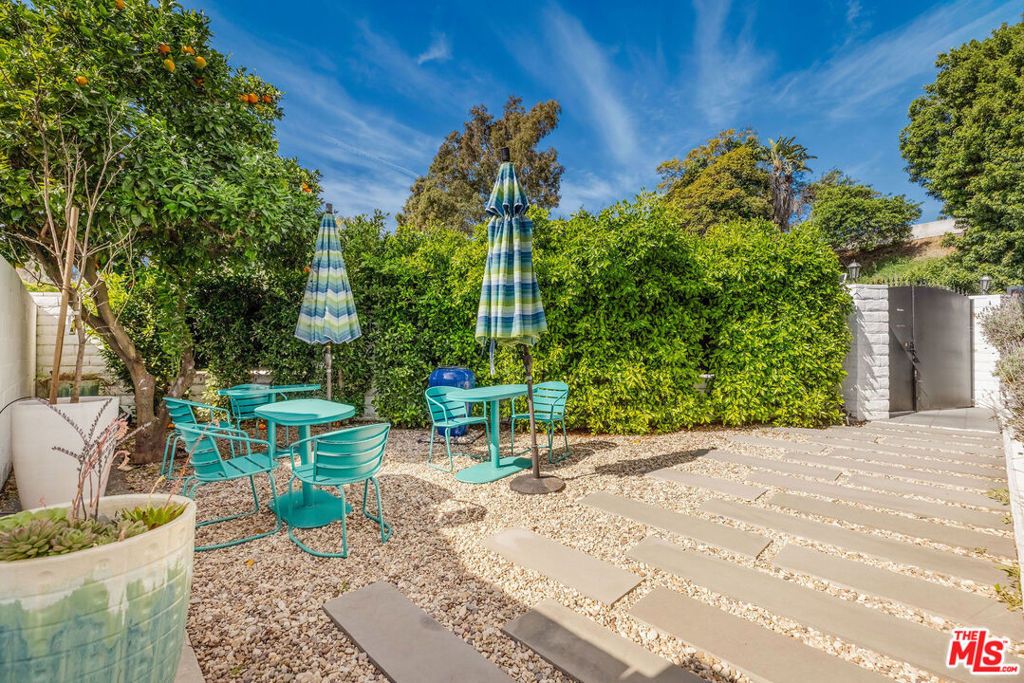 Photo of 2744 S Bentley Avenue, Los Angeles, CA 90064 (MLS # 26650439)