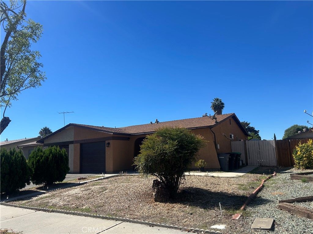 Photo of 627 Corona St, Hemet, CA 92545 (MLS # SW25243071)