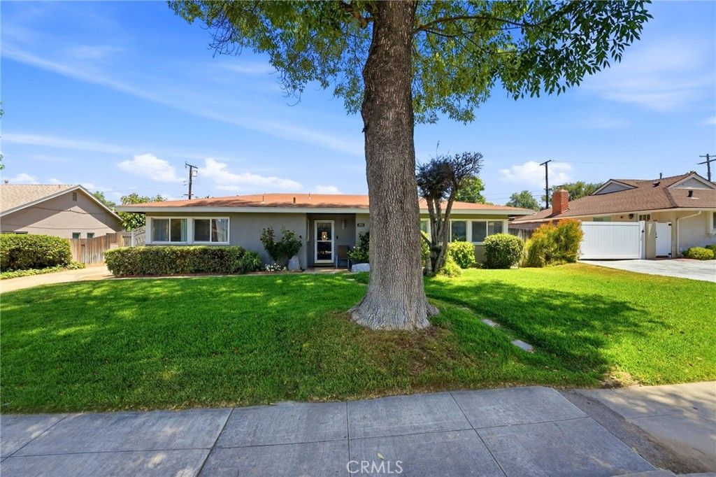Photo of 2803 Shenandoah RD, Riverside, CA 92506 (MLS # IV26126305)