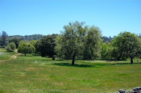 Tiny photo for 2 Huer Huero Road, Creston, CA 93432 (MLS # PI26044669)