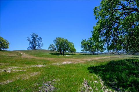 Tiny photo for 2 Huer Huero Road, Creston, CA 93432 (MLS # PI26044669)