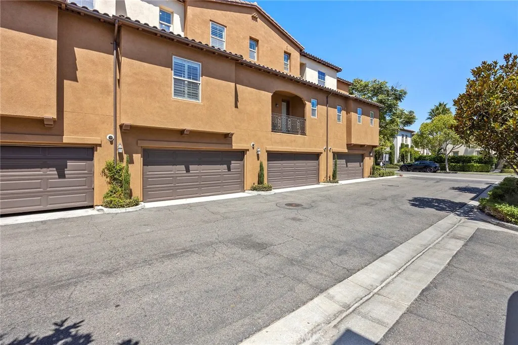 Anaheim, California 92805, United States, 4 Bedrooms Bedrooms, ,4 BathroomsBathrooms,Residential,Active,201818