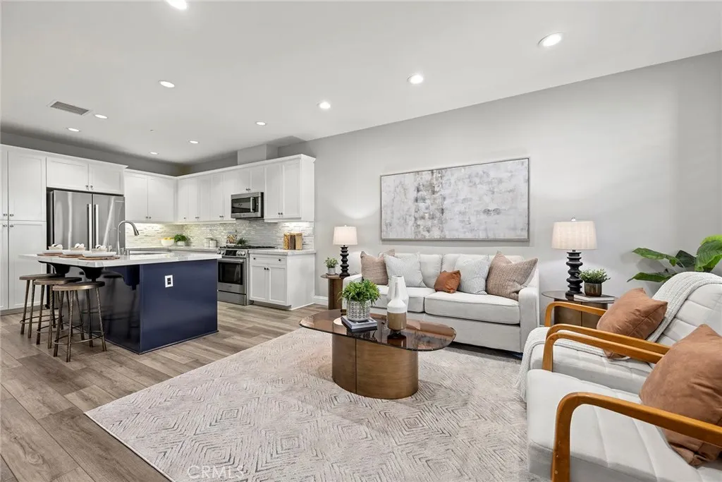 Anaheim, California 92805, United States, 4 Bedrooms Bedrooms, ,4 BathroomsBathrooms,Residential,Active,201818